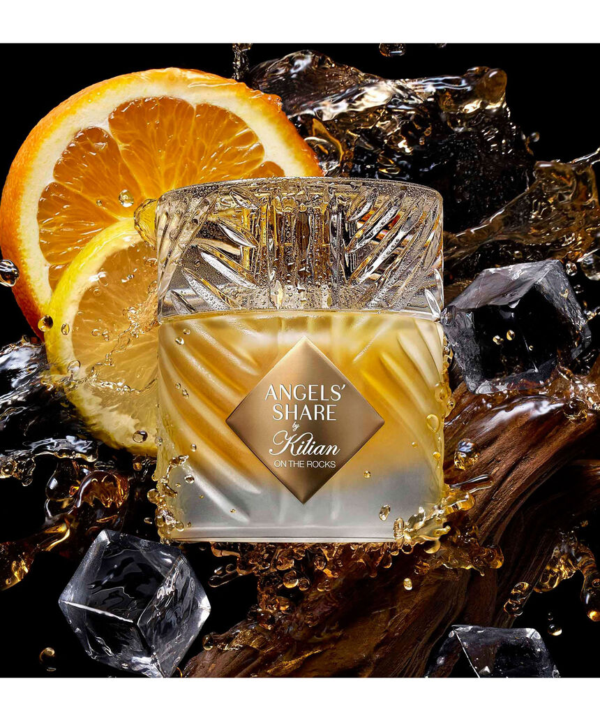 Angels' Share On the Rocks de Kilian Paris con naranja y hielo