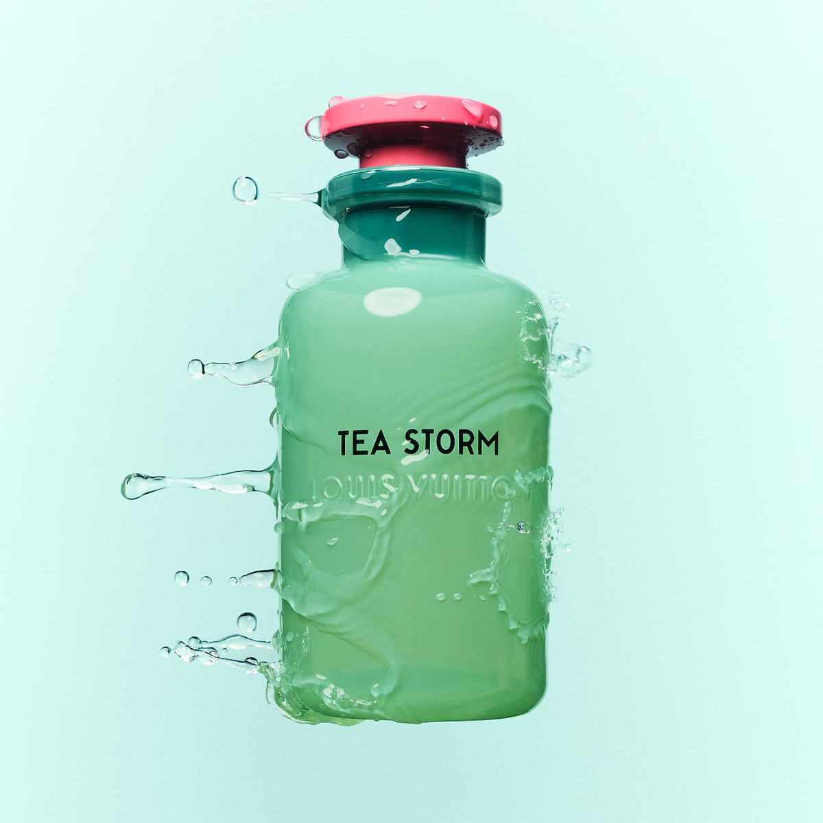 Tea Storm de Louis Vuitton con salpicaduras de agua