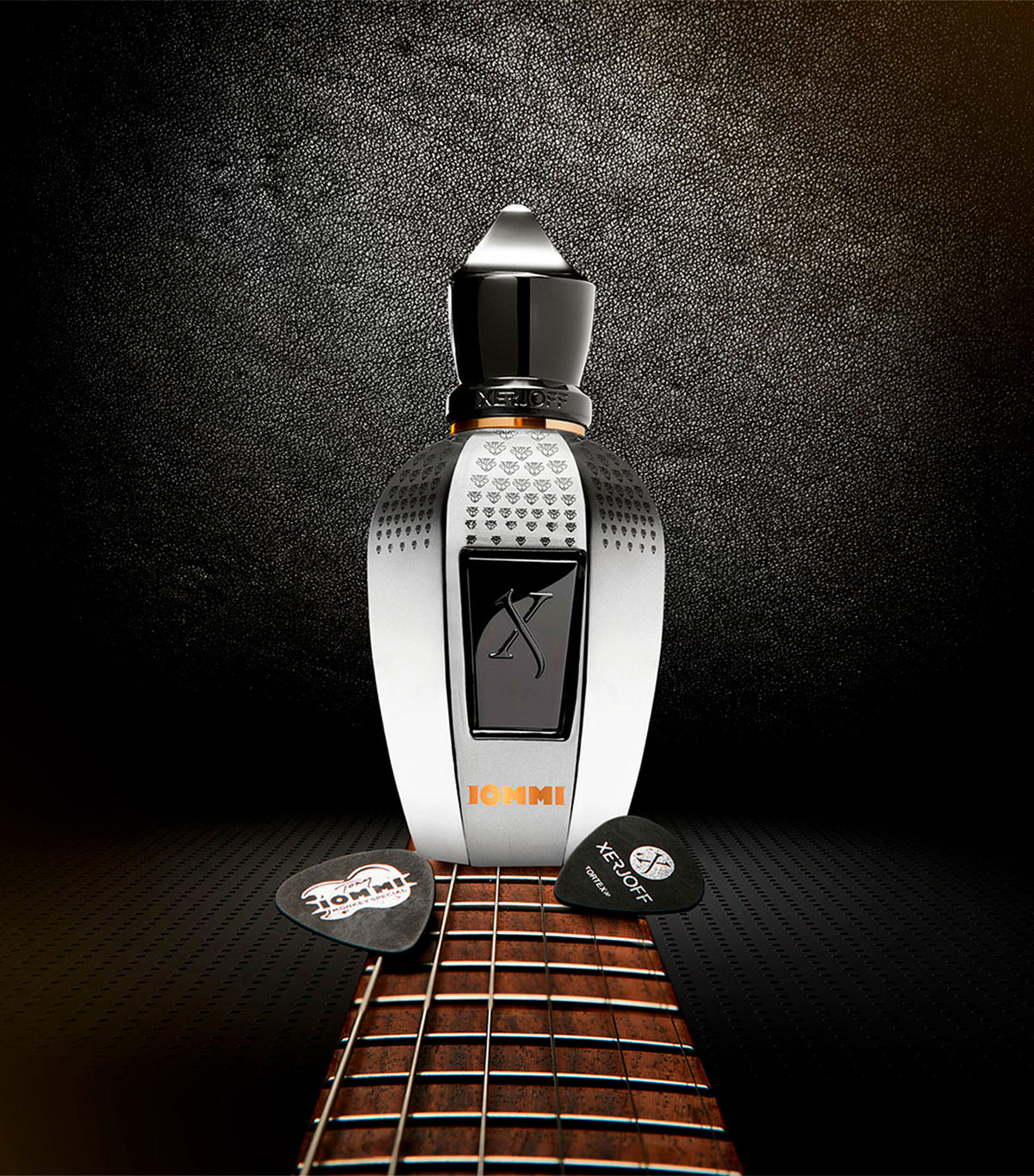 Tony Iommi Monkey Special de Xerjoff sobre una guitarra