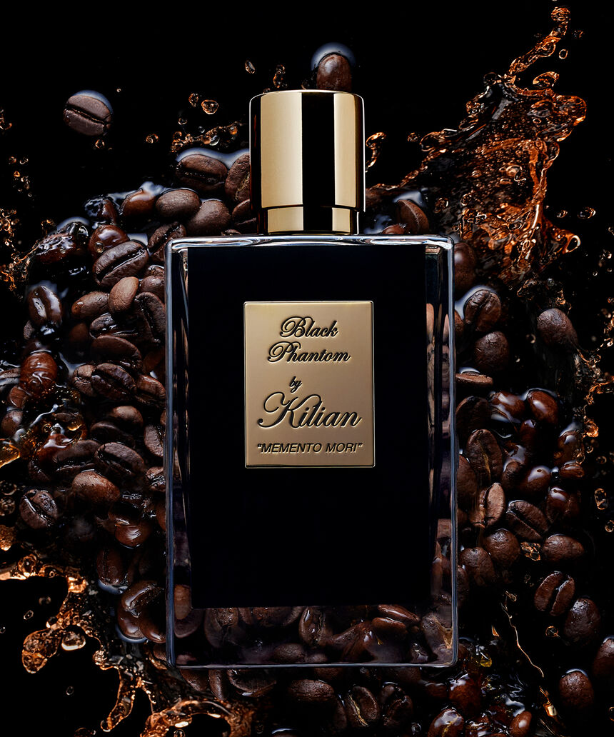 Black Phantom Memento Mori de Kilian Paris entre granos de café