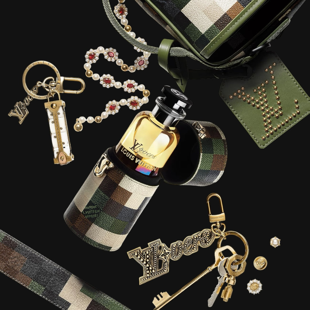 LV Lovers de Louis Vuitton con llaveros y accesorios de la marca