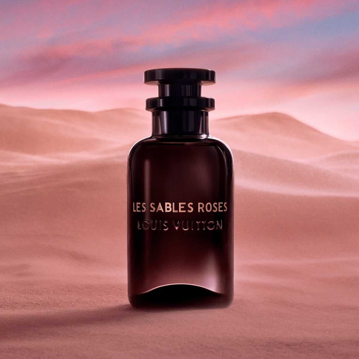Les Sables Roses de Louis Vuitton sobre dunas rosadas