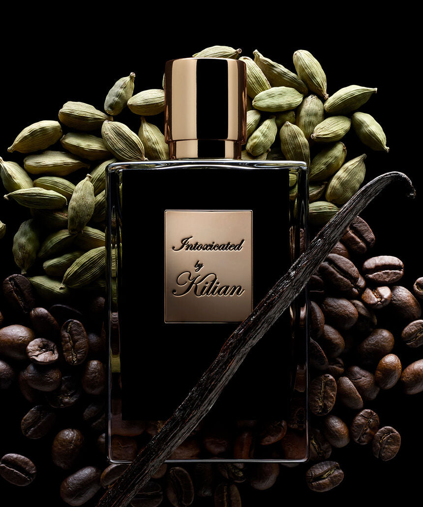 Intoxicated de Kilian Paris entre granos de café