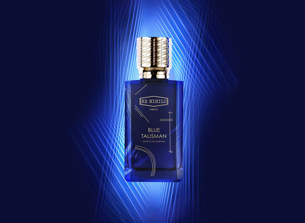 Blue Talisman Extrait de Ex Nihilo con luz azul